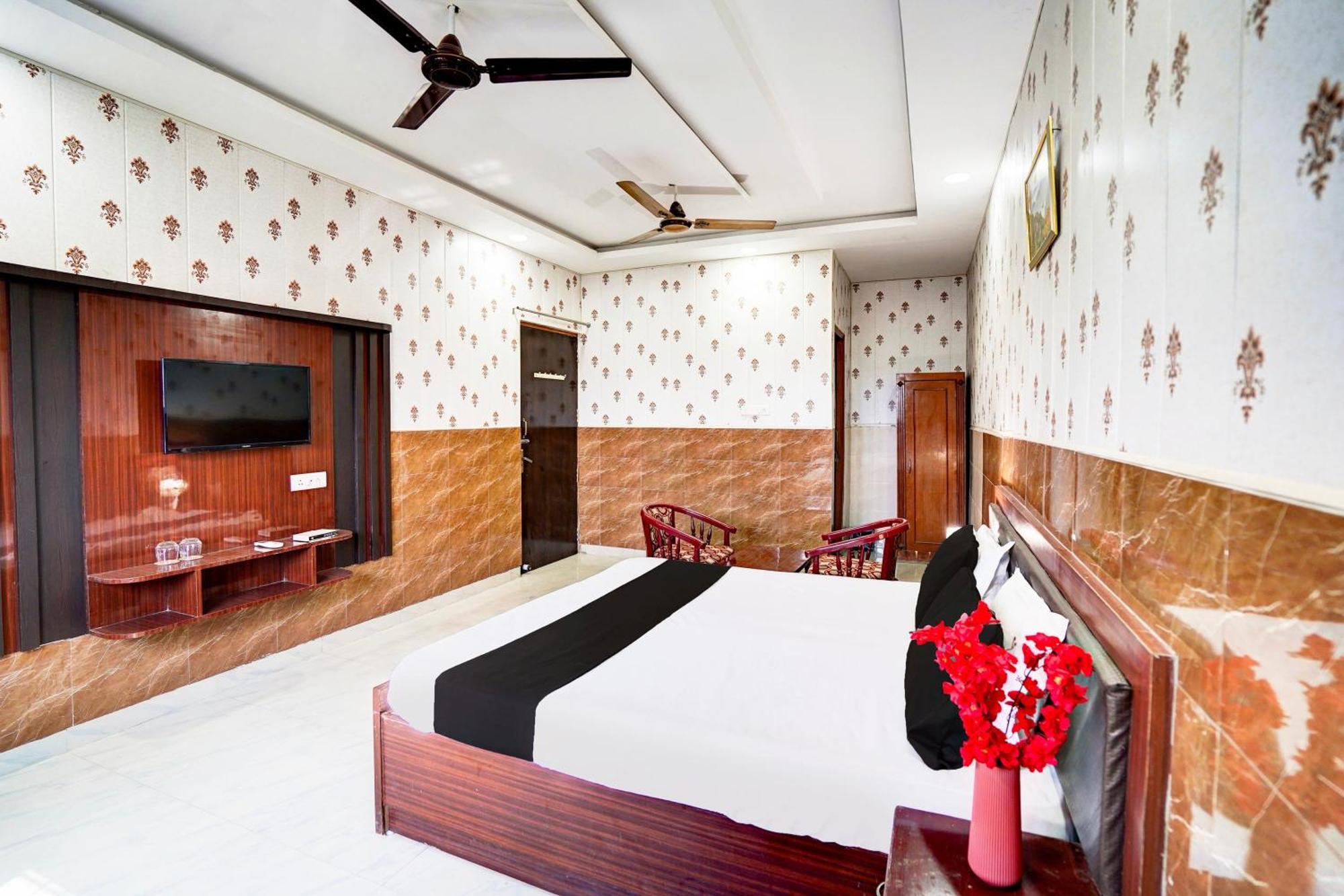 Hotel O Nova Resorts & Luxury Farm Raebareli Exterior foto
